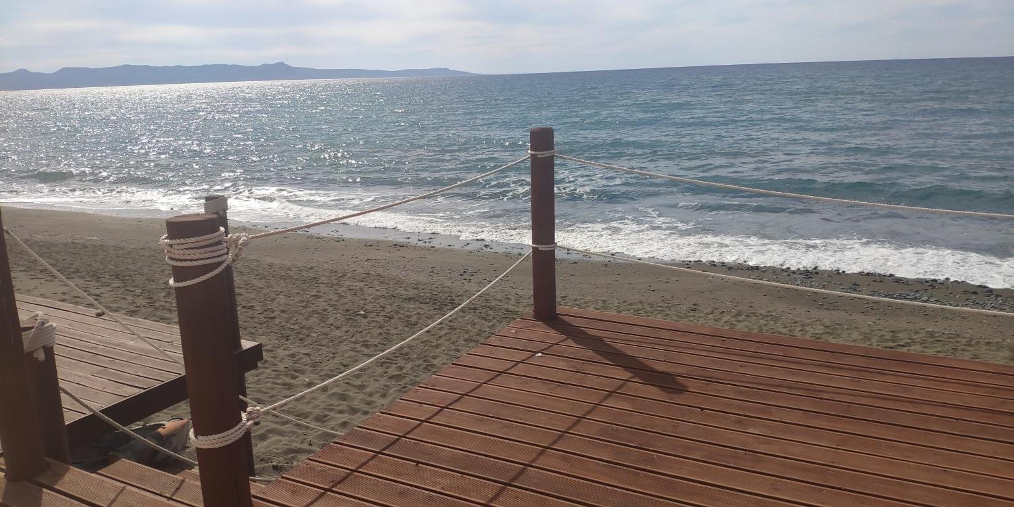 Uniquely Located On The Beach Agia Marina  外观 照片